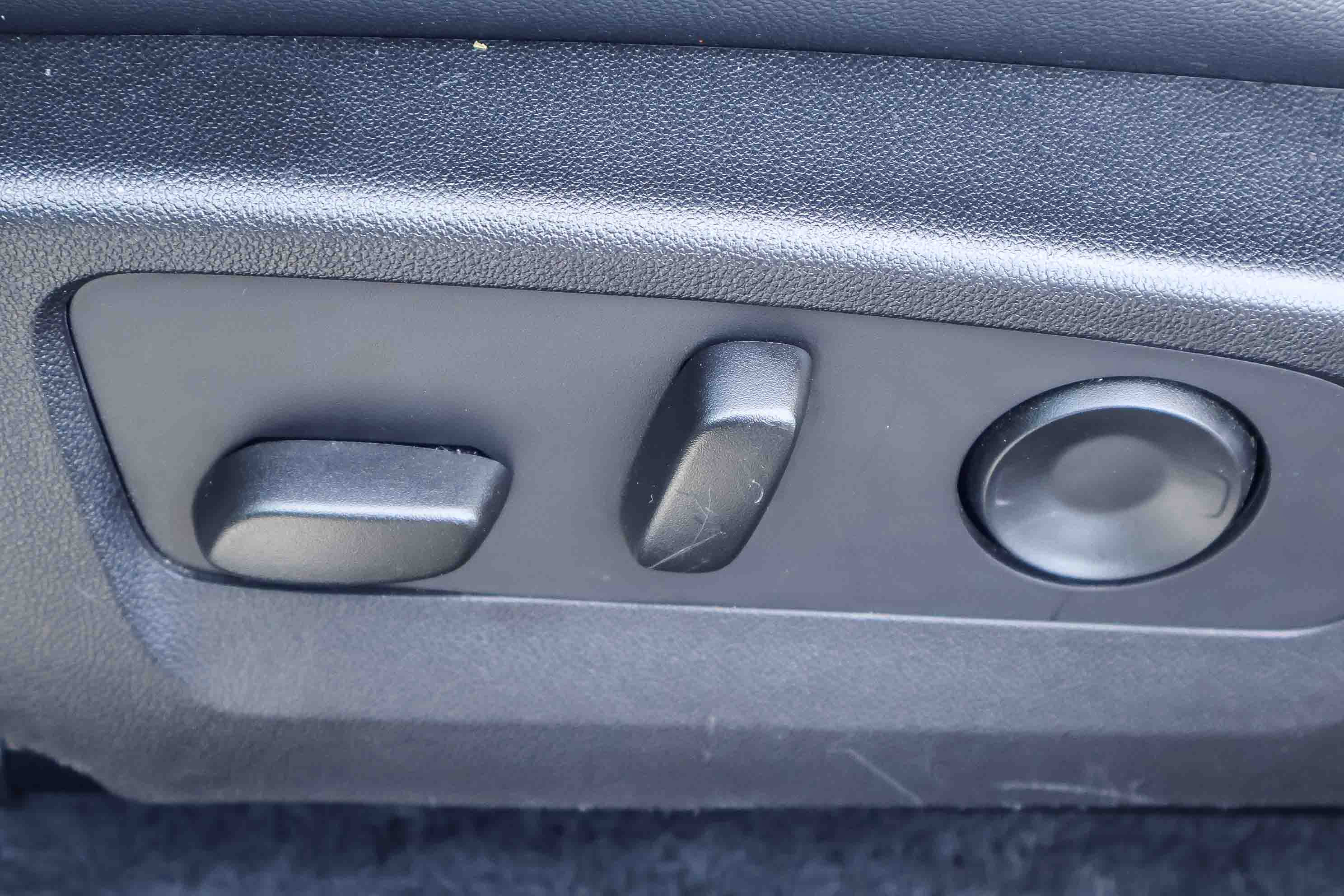 Used 2024 Chevrolet Colorado LT w/ LT Convenience Package III image 13