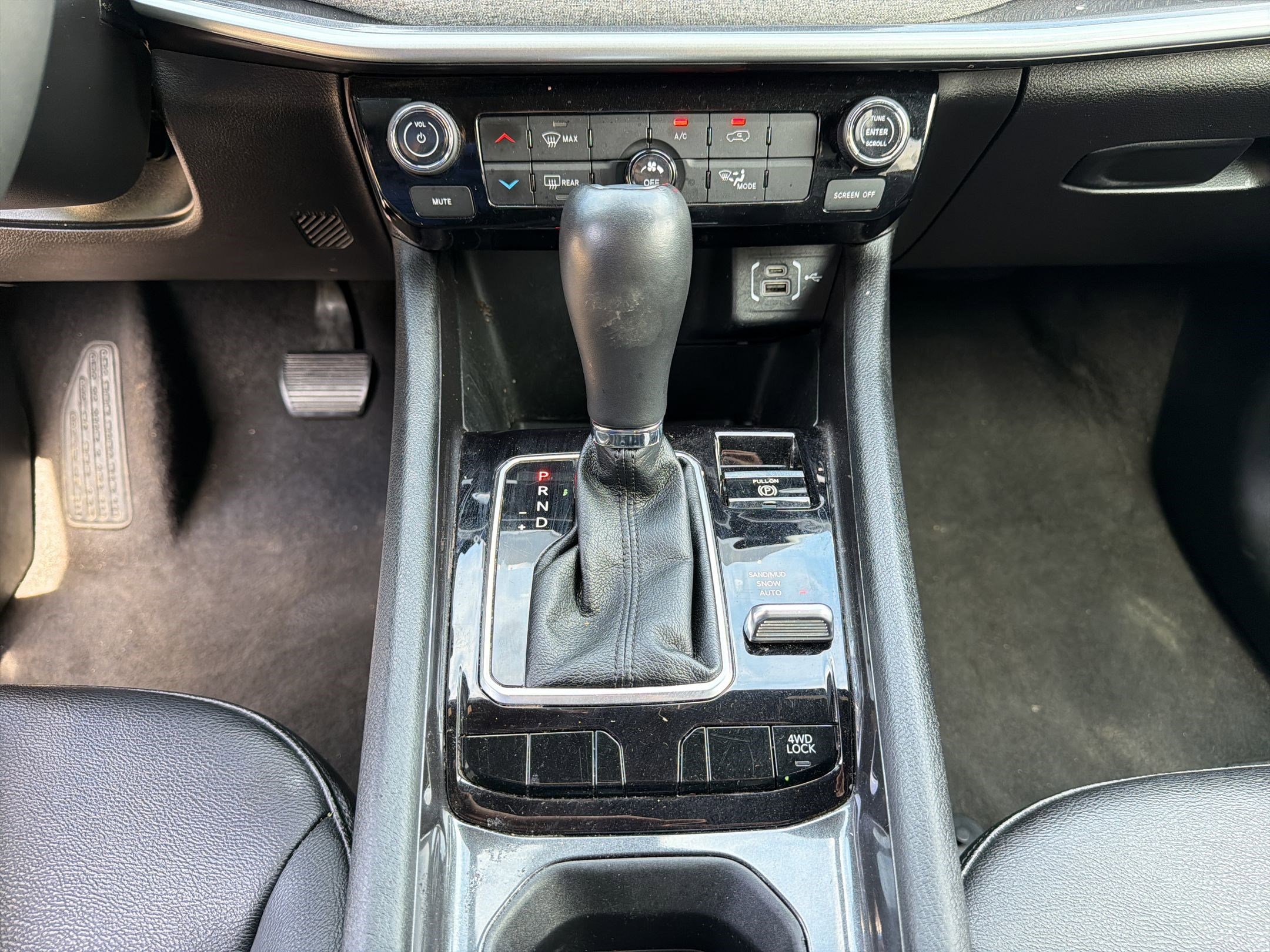 Used 2024 Jeep Compass Latitude image 16