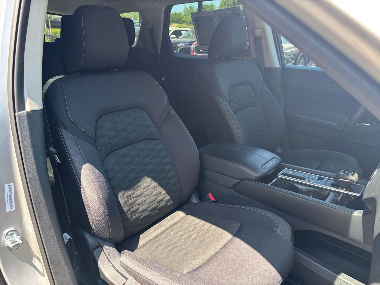 Used 2025 Nissan Pathfinder SV FWD image 38