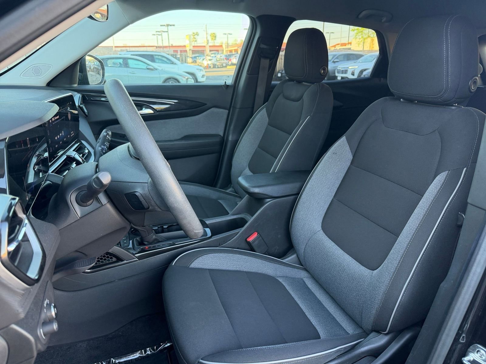 Used 2025 Chevrolet TrailBlazer LT FWD image 35