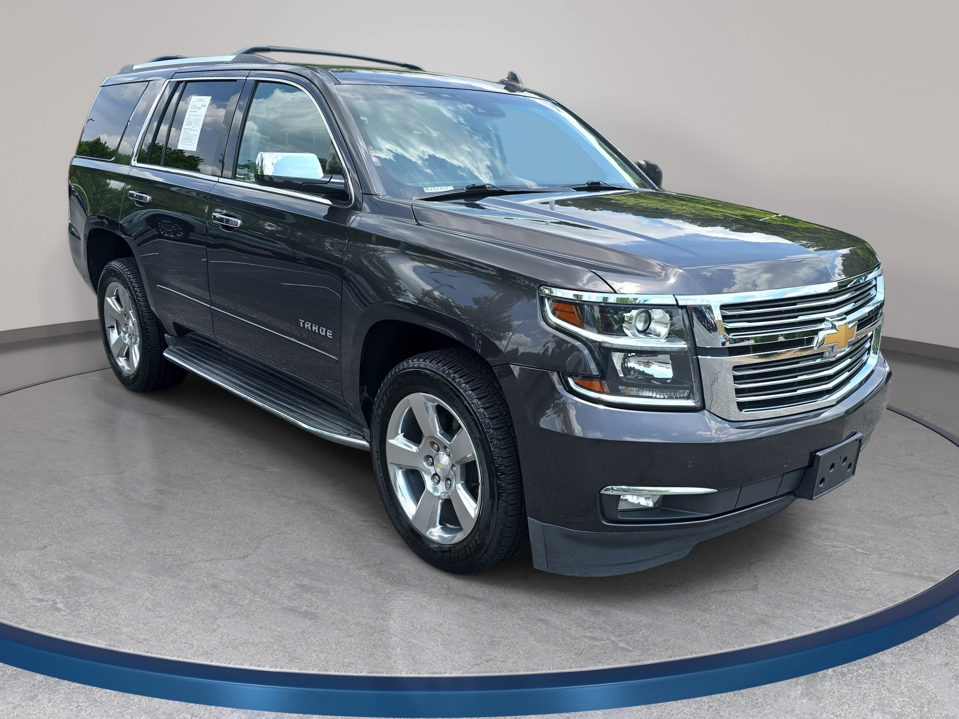 Used 2018 Chevrolet Tahoe Premier AWD/4WD image 3