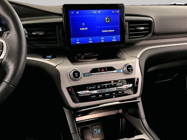 Used 2023 Ford Explorer XLT AWD/4WD image 6