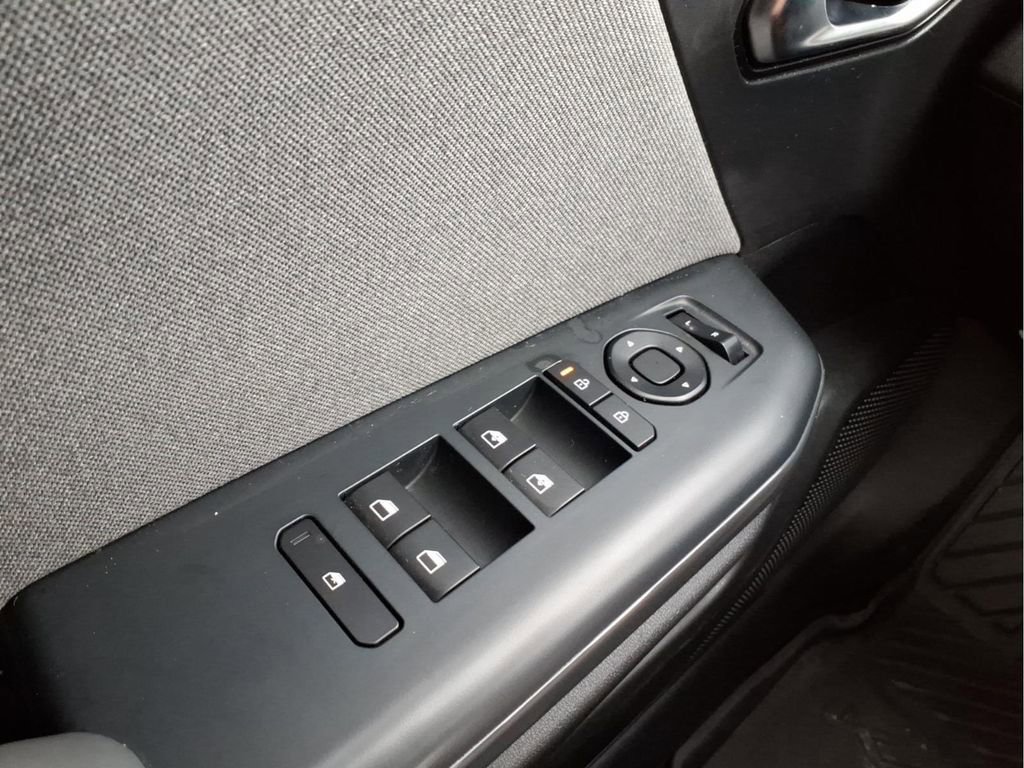 Used 2025 Kia K4 EX image 29