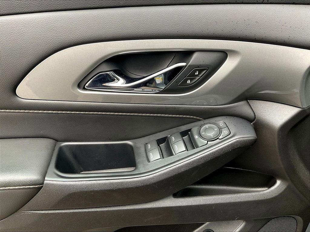Used 2021 Chevrolet Traverse LT w/ LPO, Blackout Package image 38