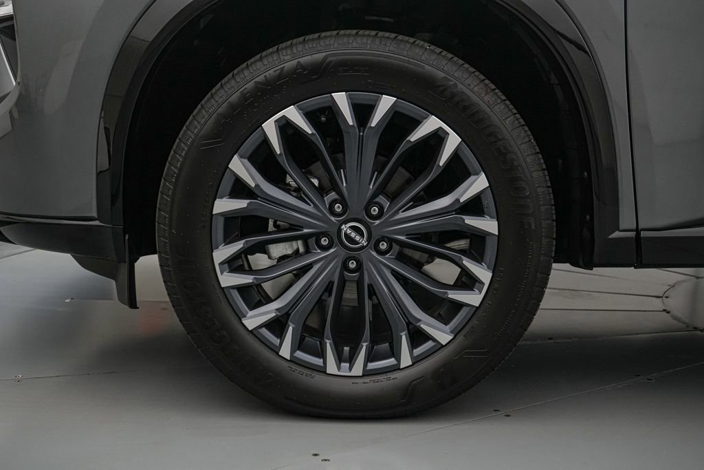 Used 2025 Nissan Rogue Platinum AWD/4WD image 11