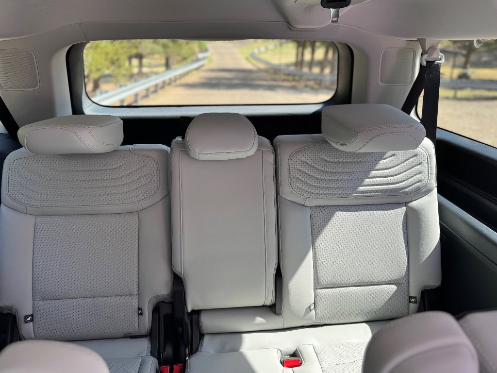 Used 2025 Ford Expedition Max Platinum w/ Platinum Ultimate Package AWD/4WD image 27