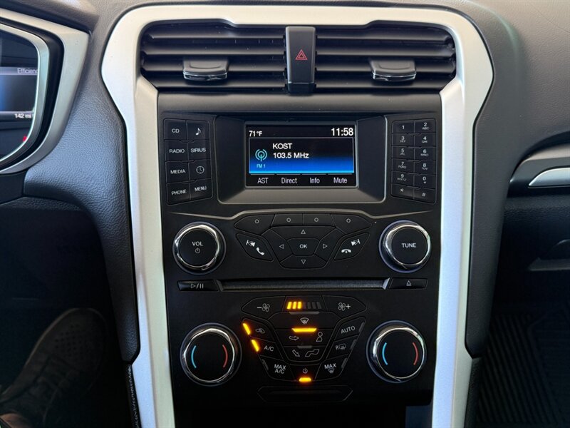 Used 2015 Ford Fusion SE FWD image 30