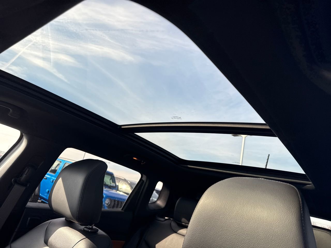 Used 2025 Jeep Compass Limited w/ Sun & Sound Group image 16