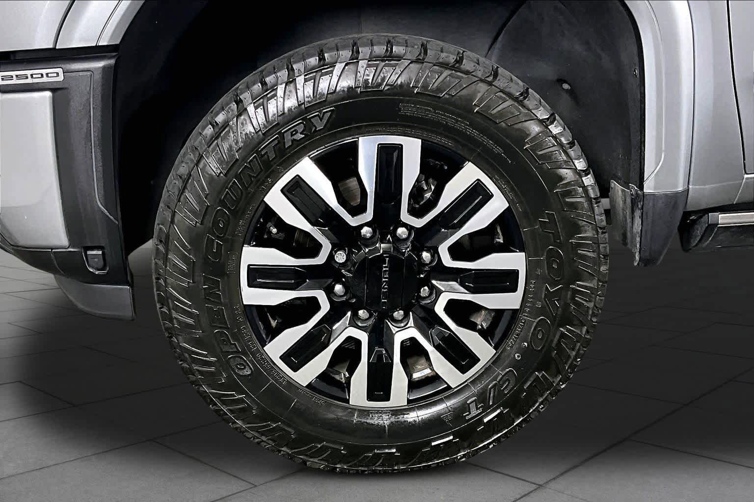 Certified 2025 GMC Sierra 2500 Denali Ultimate w/ Max Trailering Package AWD/4WD image 11
