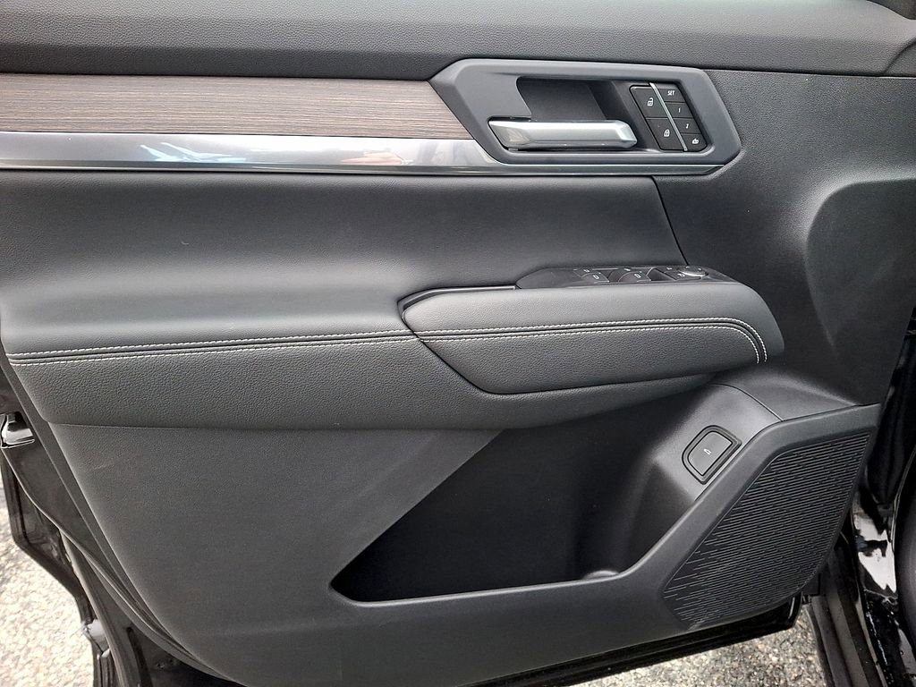 New 2026 GMC Terrain Denali w/ LPO, Floor Liner Package image 9