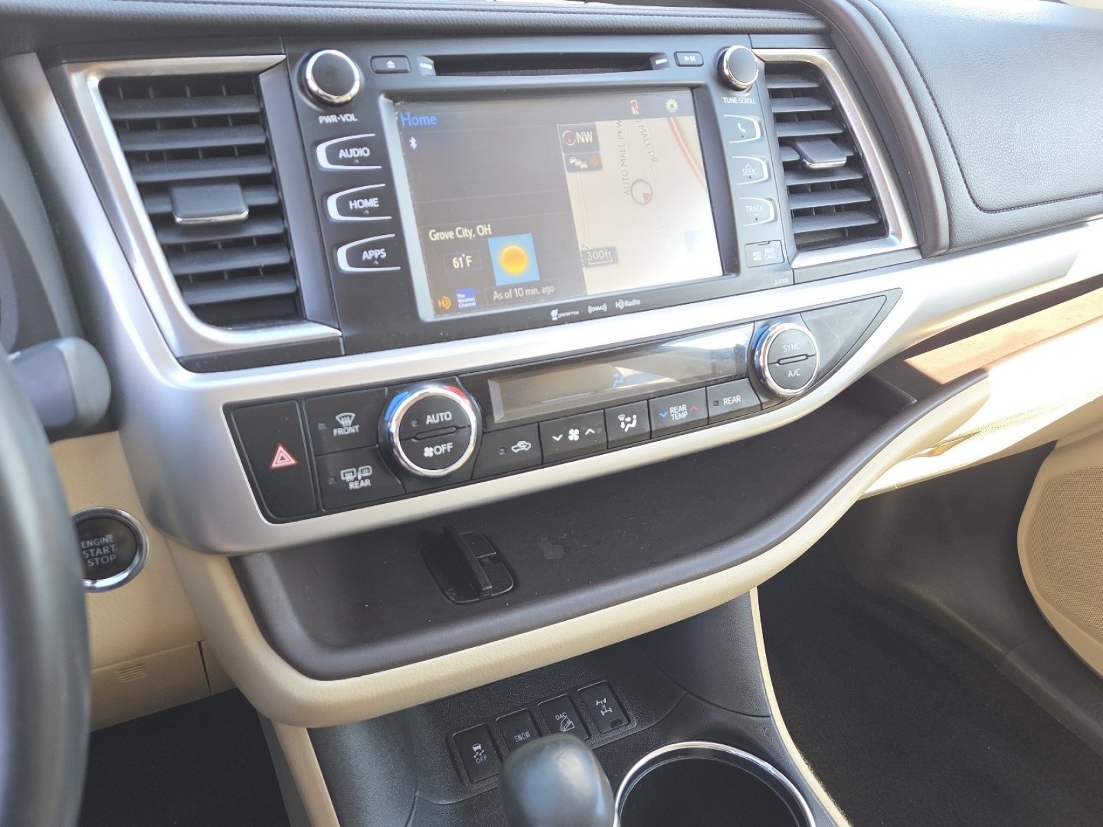 Used 2019 Toyota Highlander XLE AWD/4WD image 30