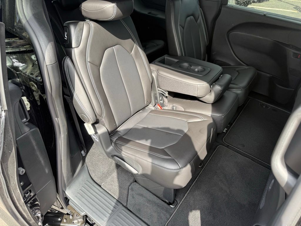 New 2026 Chrysler Pacifica Select FWD image 55