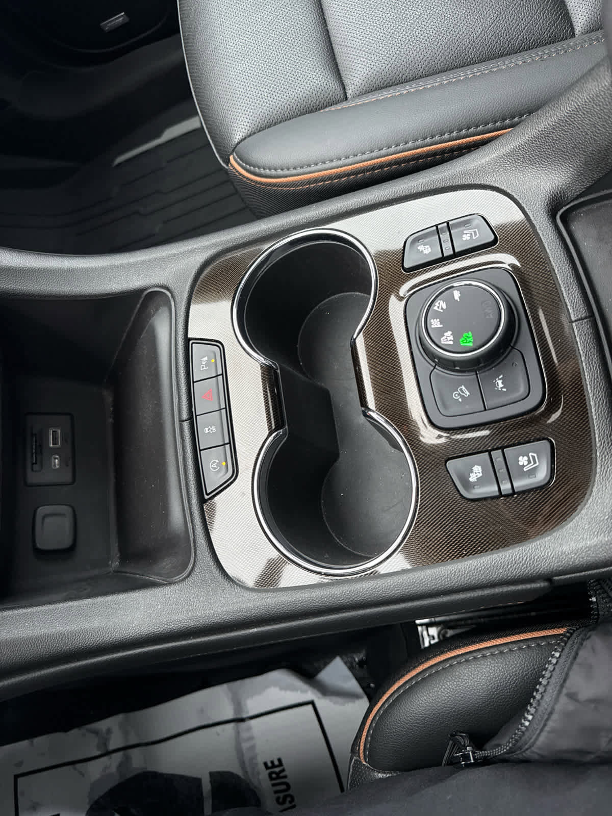 Used 2022 GMC Acadia AT4 w/ Technology Package image 20