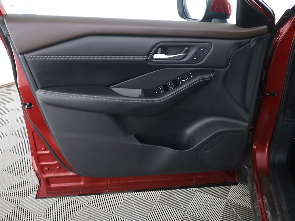 Used 2023 Nissan Rogue SL w/ SL Premium Package image 25