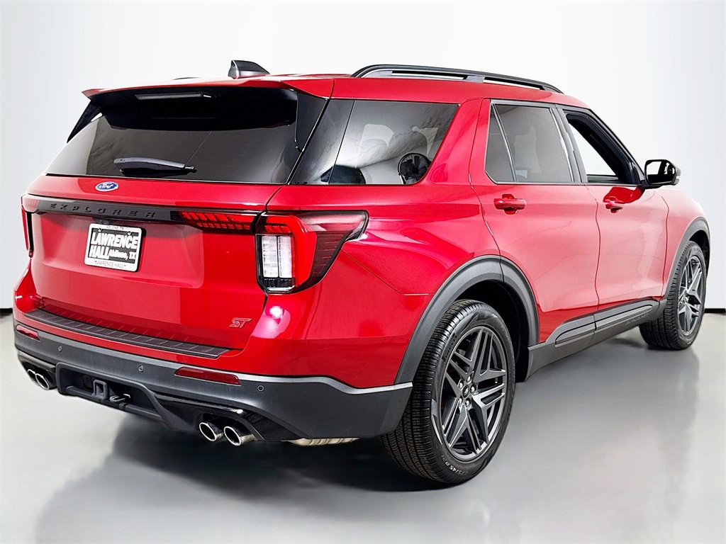 Used 2025 Ford Explorer ST image 4