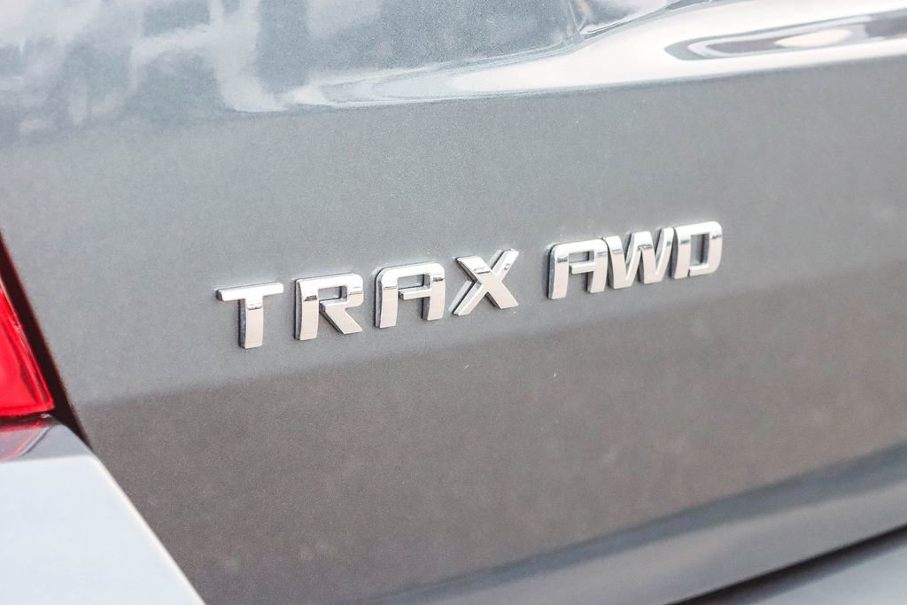 Used 2022 Chevrolet Trax LT w/ LT Convenience Package image 9