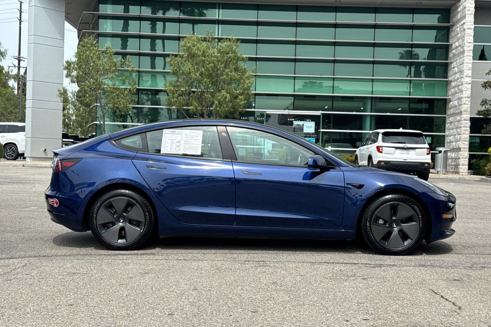 Used 2023 Tesla Model 3 Standard Range image 3