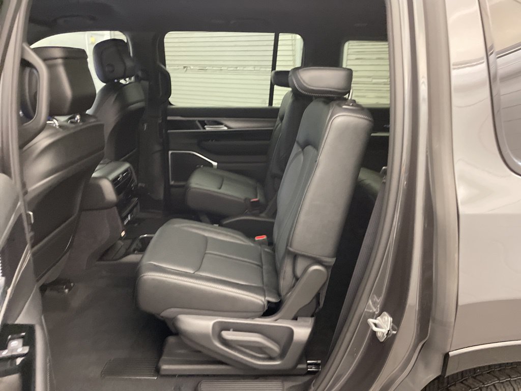 New 2026 Jeep Grand Wagoneer Limited AWD/4WD image 18