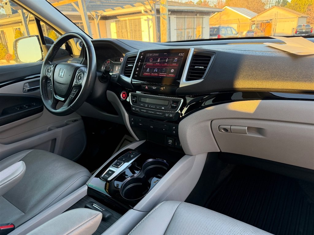 Used 2017 Honda Pilot Elite image 25