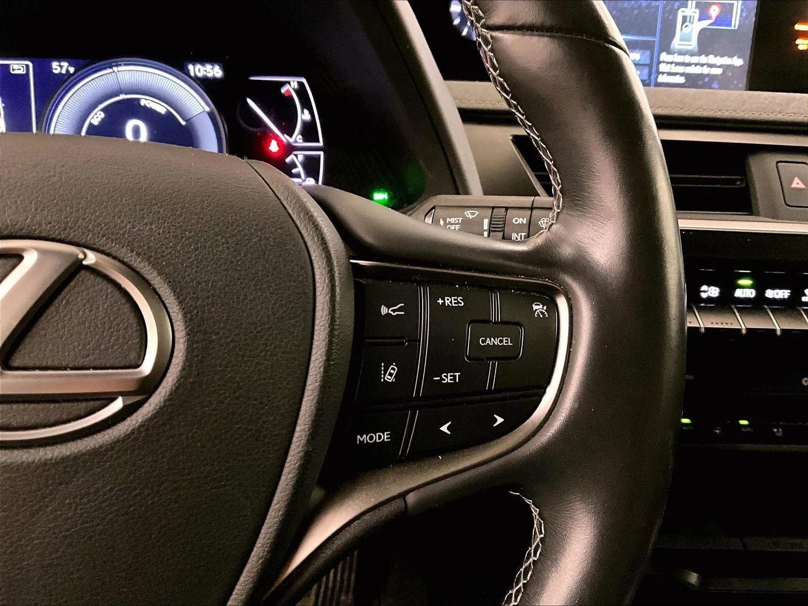 Used 2019 Lexus UX 250h w/ Premium Package AWD/4WD image 18