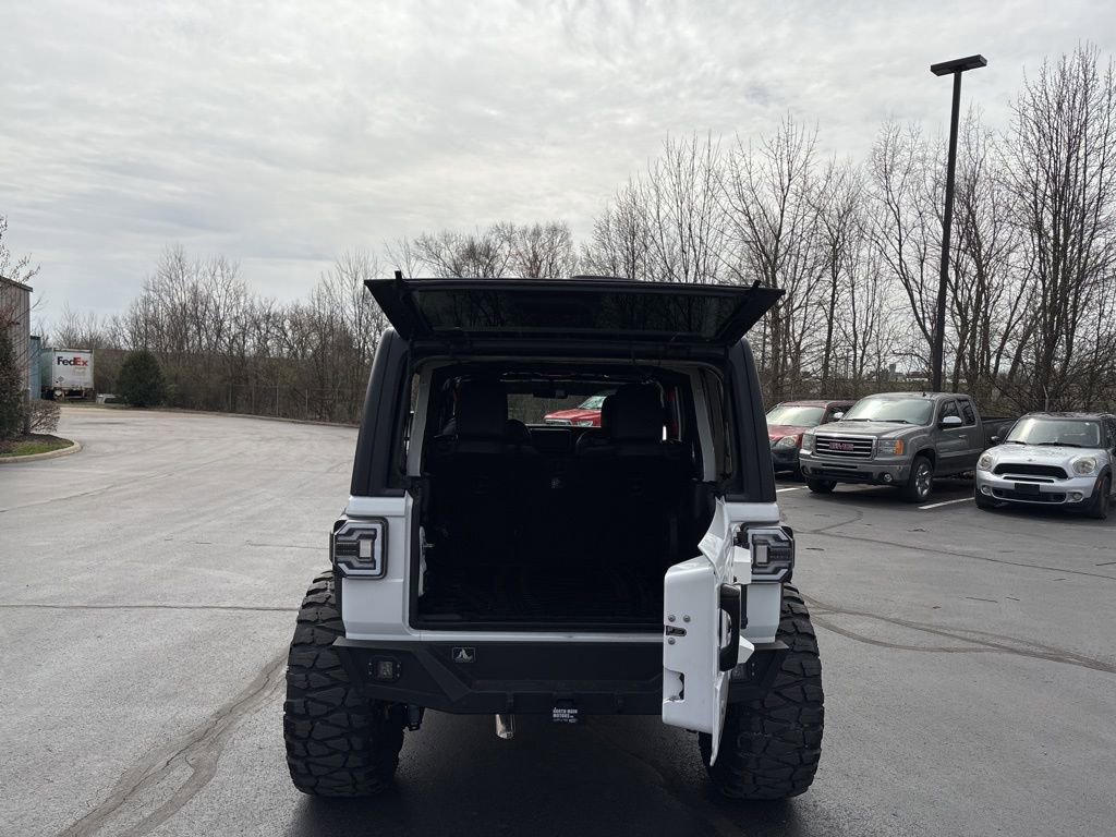 Used 2018 Jeep Wrangler Unlimited Sahara image 7