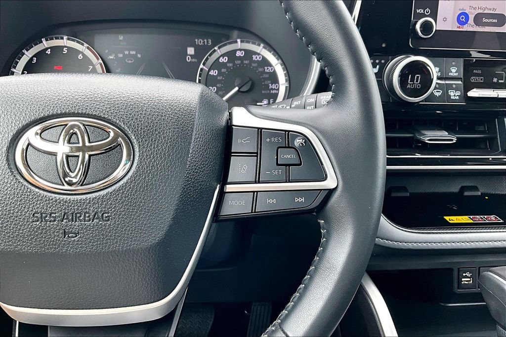 Used 2025 Toyota Highlander XLE AWD/4WD image 19