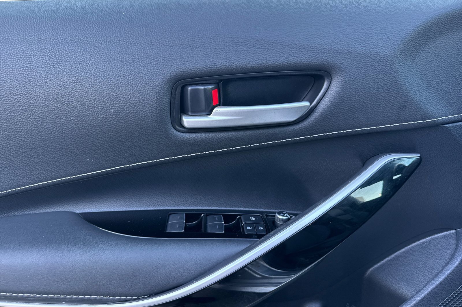 Used 2020 Toyota Corolla XSE image 15