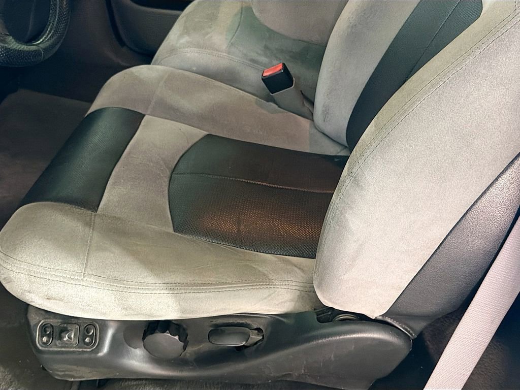 Used 2004 Ford F150 Lightning RWD image 19