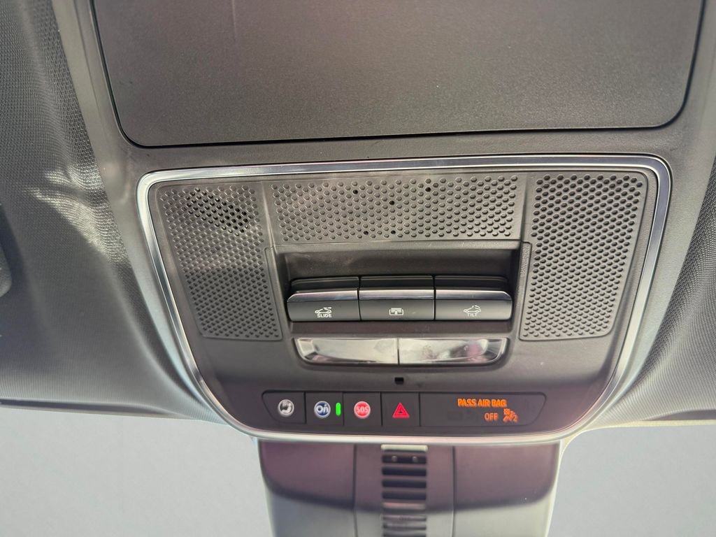 Used 2025 Chevrolet Traverse RS AWD/4WD image 11