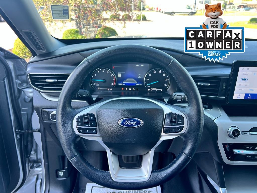 Used 2022 Ford Explorer XLT w/ Equipment Group 202A image 3