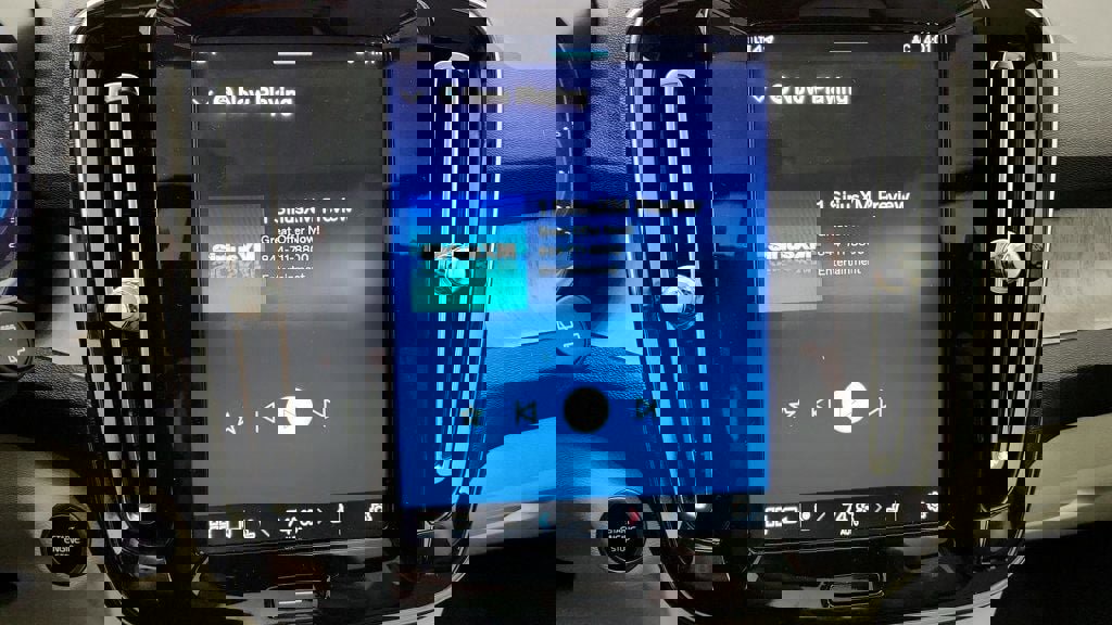 Used 2023 Volvo XC40 B5 Plus w/ Driver Assist Package image 19