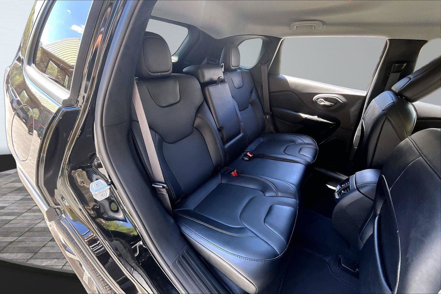 Certified 2023 Jeep Cherokee Altitude Lux AWD/4WD image 27