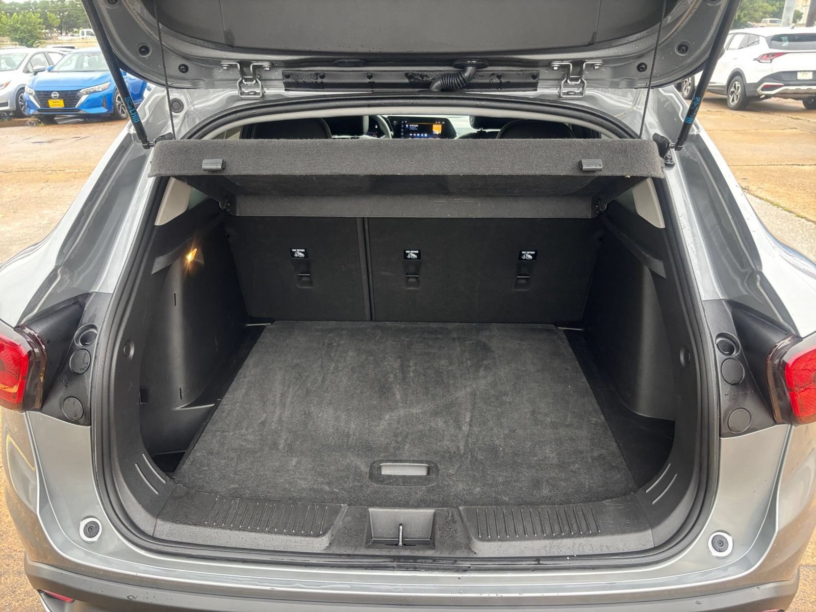 Used 2025 Chevrolet Trax LT FWD image 25