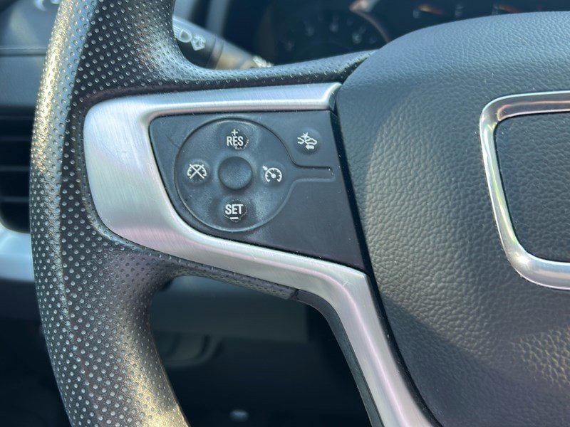 Used 2023 GMC Terrain SLE w/ Driver Convenience Package image 18