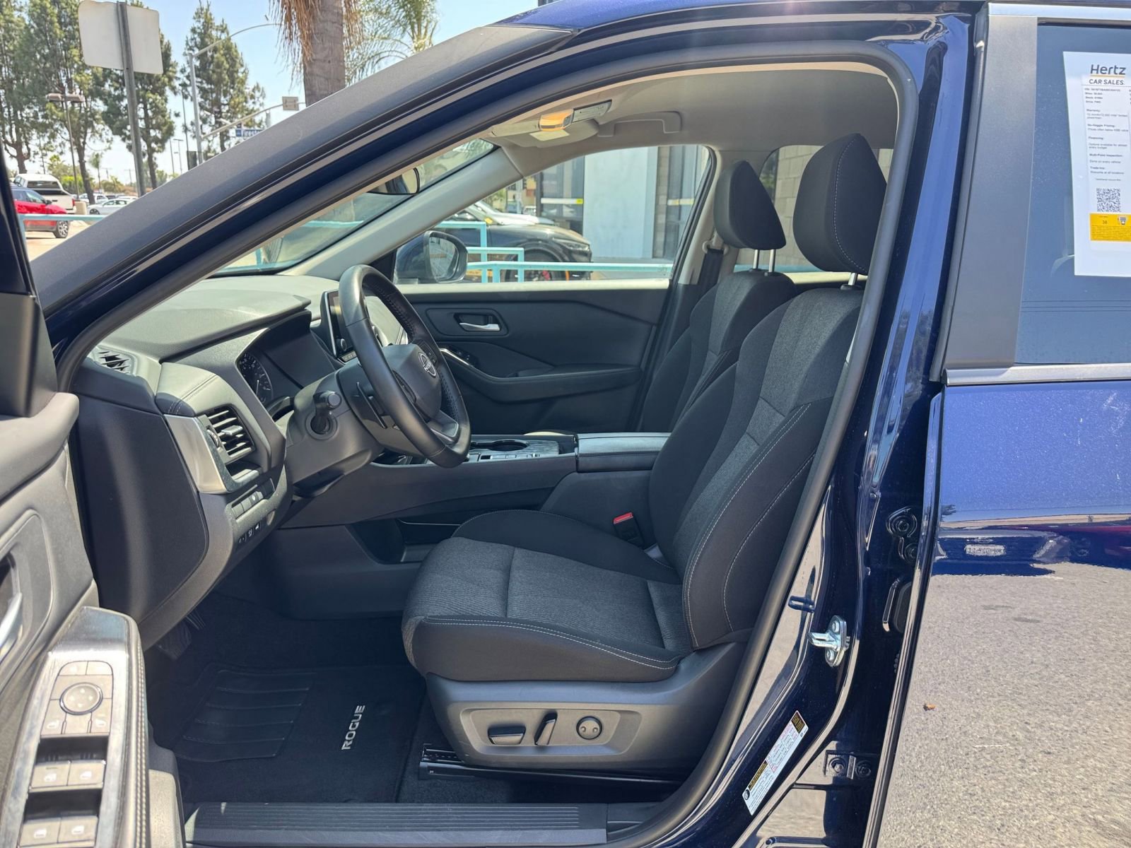 Used 2025 Nissan Rogue SV FWD image 29