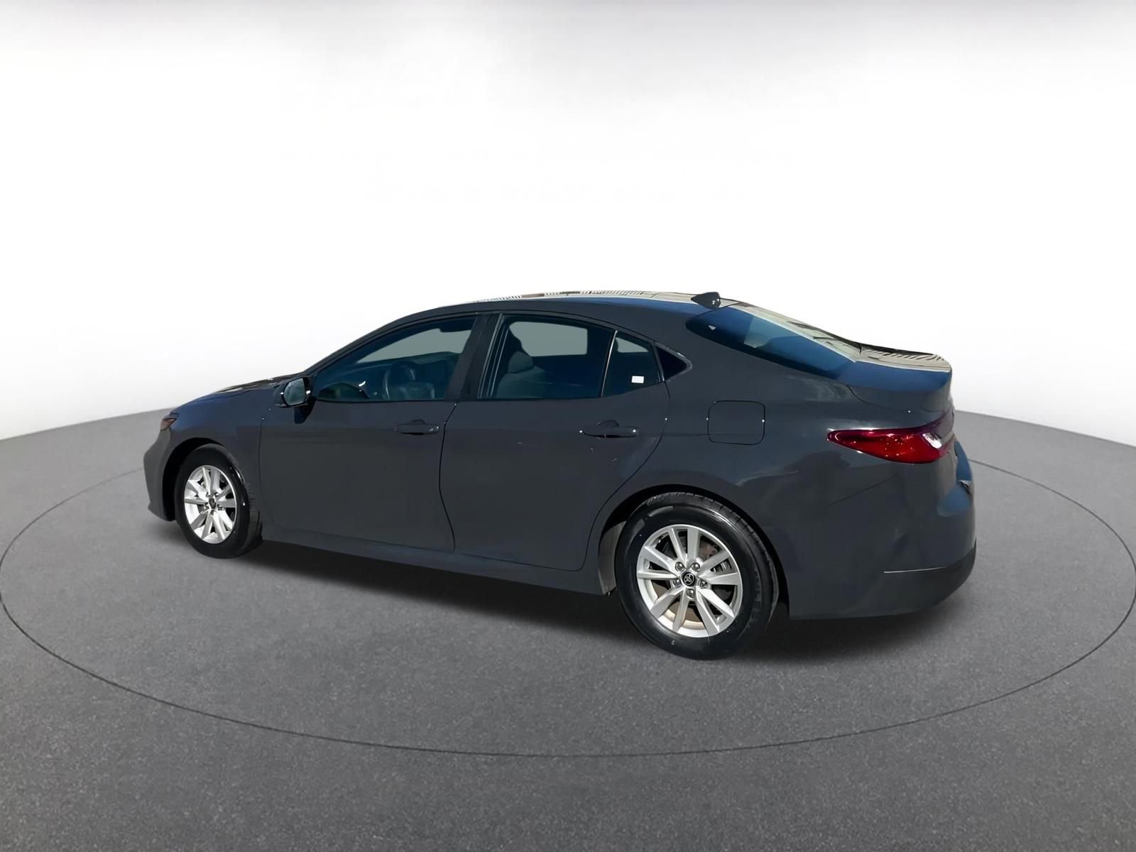 Used 2025 Toyota Camry LE image 10