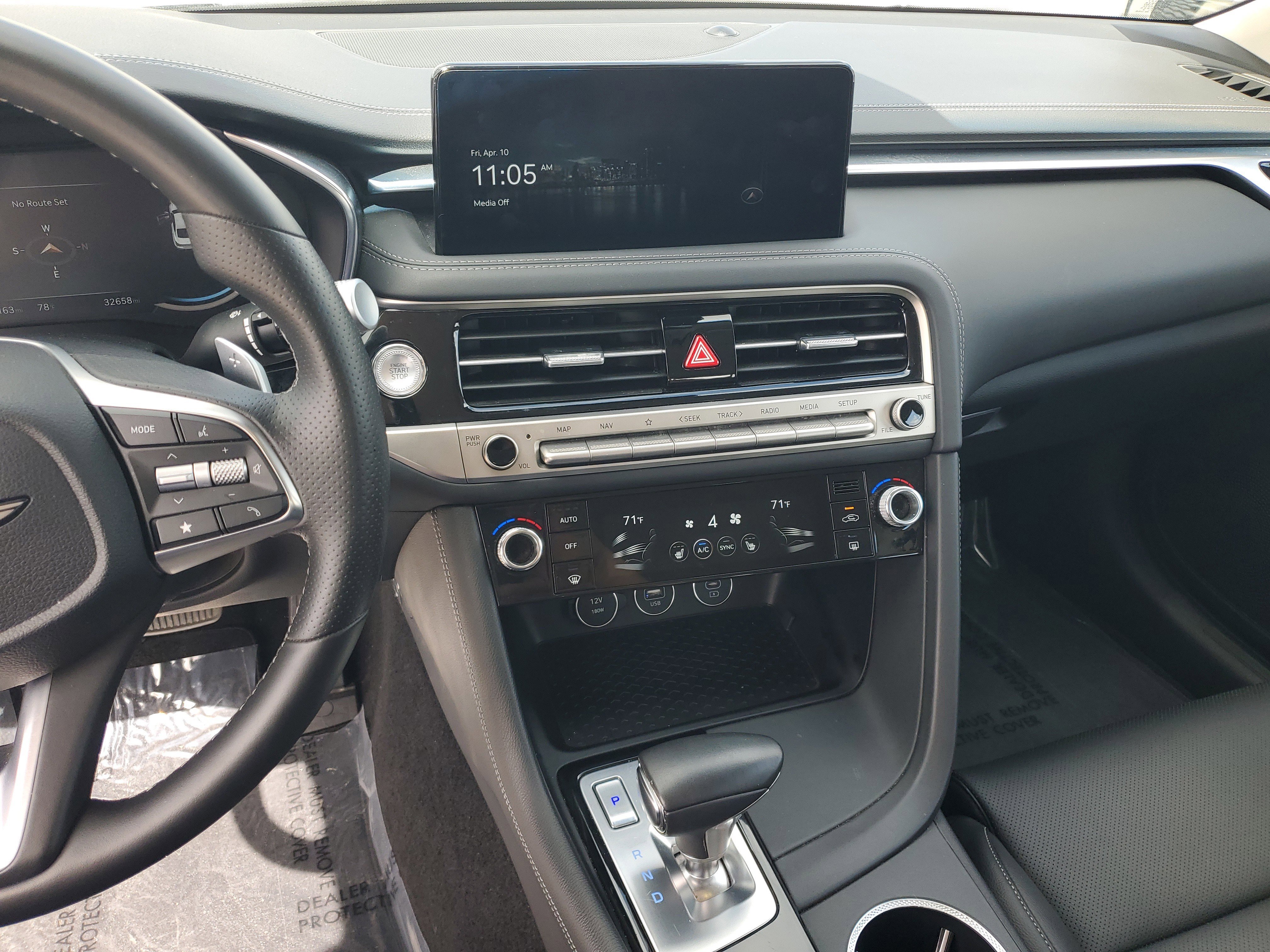 Used 2025 Genesis G70 2.5T image 20