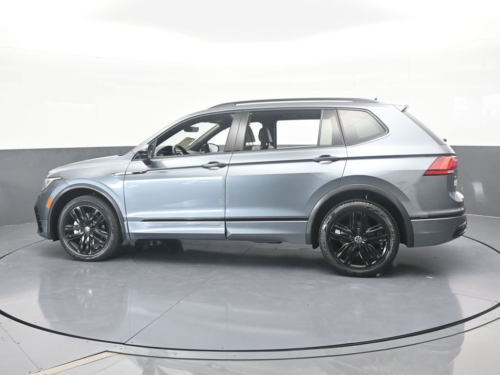 Used 2022 Volkswagen Tiguan SE R-Line image 3