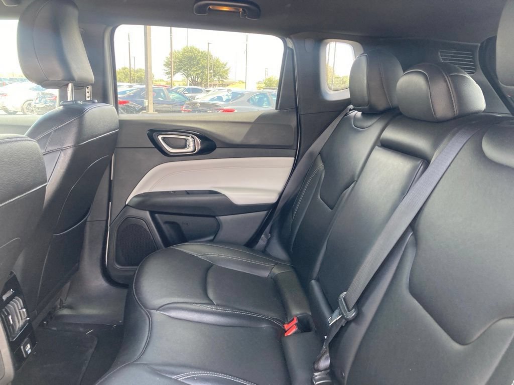 Used 2025 Jeep Compass Limited AWD/4WD image 9