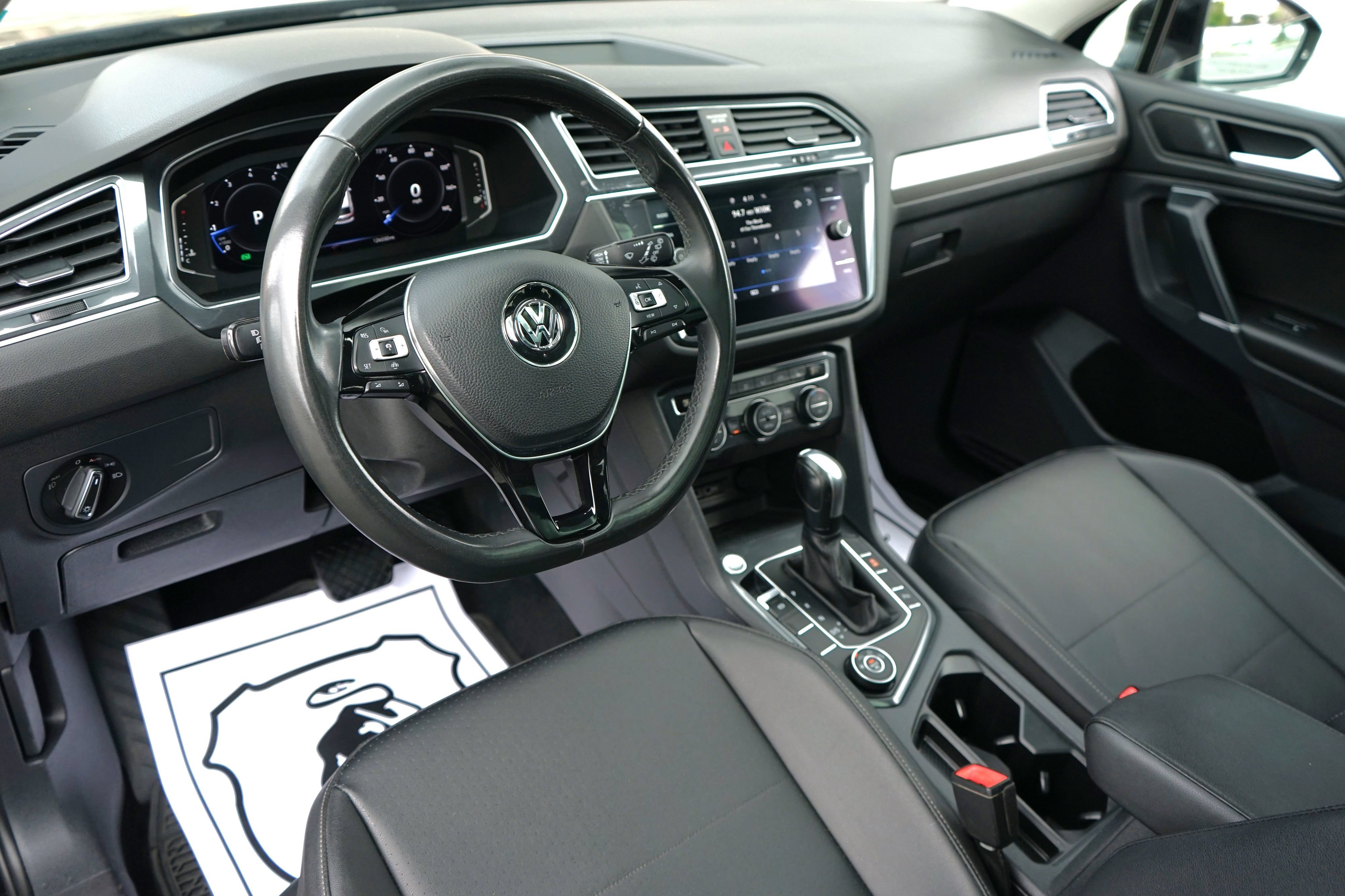Used 2020 Volkswagen Tiguan SEL w/ 3rd Row Seat Package AWD/4WD image 14