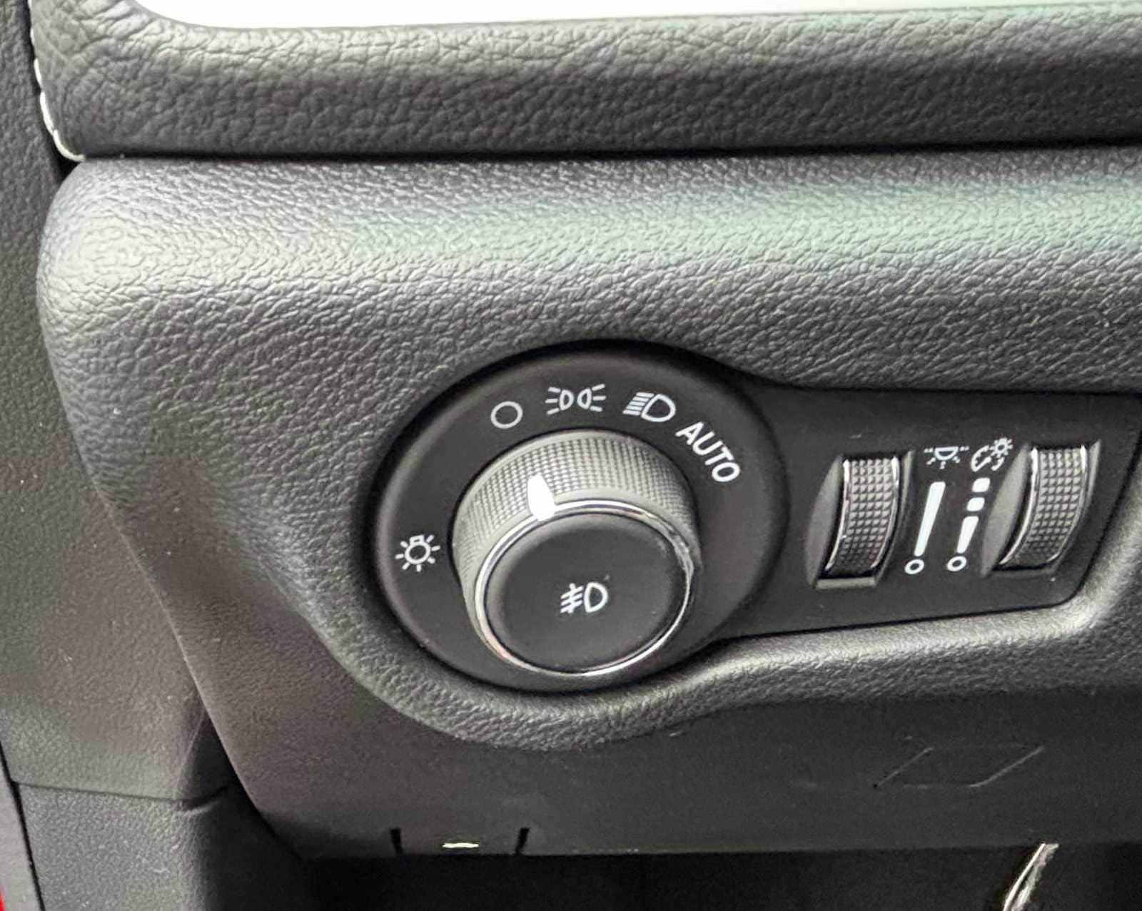 New 2026 Chrysler Pacifica Select FWD image 23