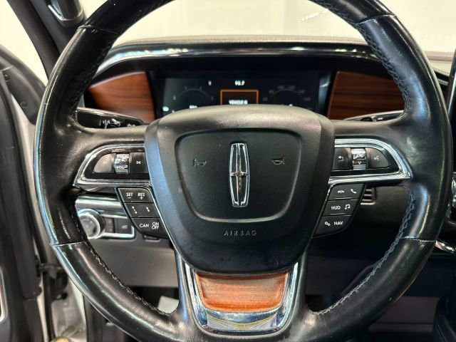 Used 2018 Lincoln Navigator Select w/ Technology Package RWD image 15