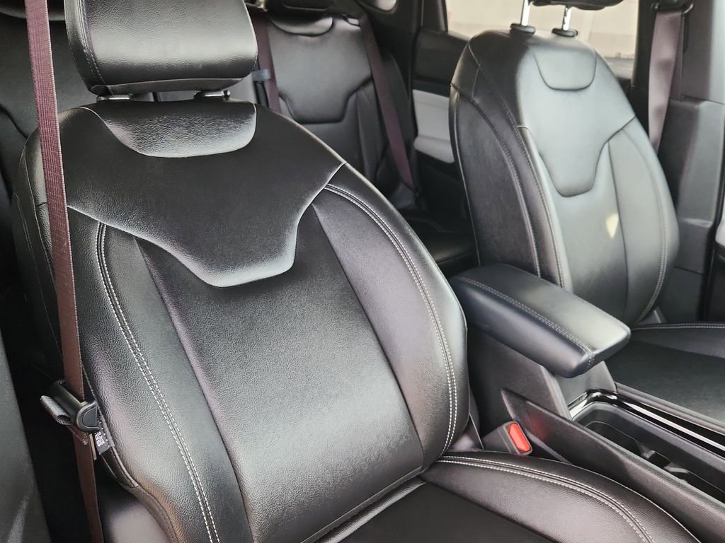 Used 2025 Jeep Compass Limited image 16