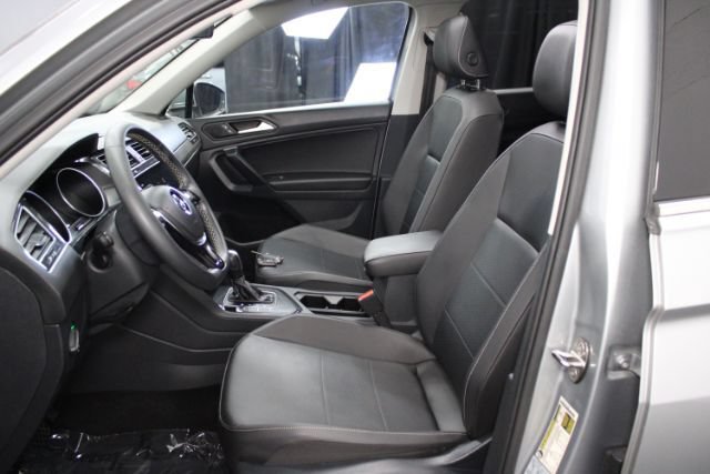 Used 2021 Volkswagen Tiguan SE w/ Panoramic Sunroof Package FWD image 10