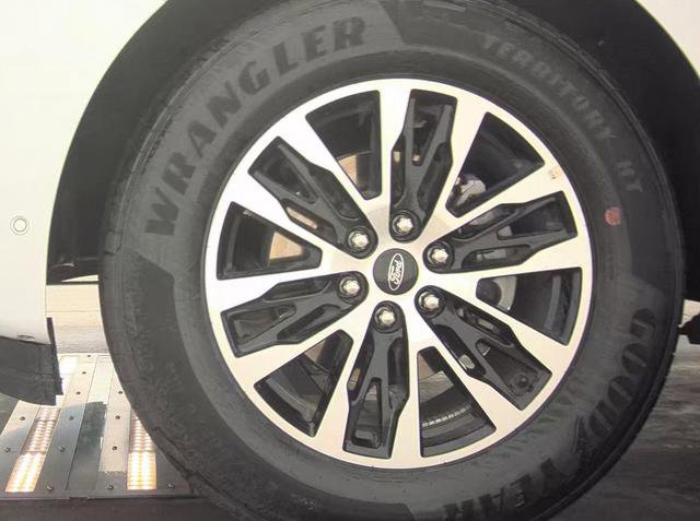 Used 2025 Ford Expedition Max Platinum AWD/4WD image 3