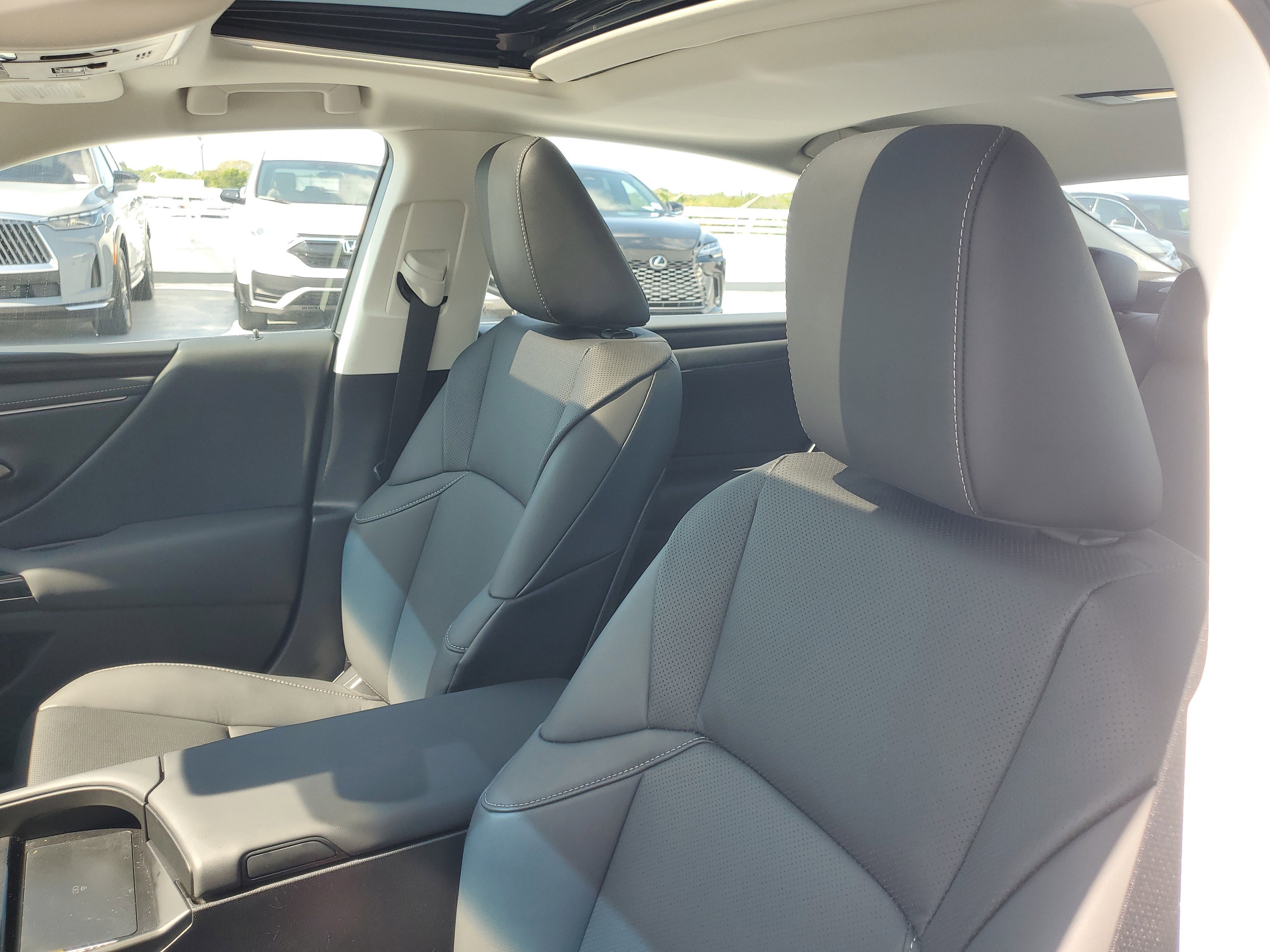 Used 2025 Lexus ES 350 w/ Premium Package FWD image 18