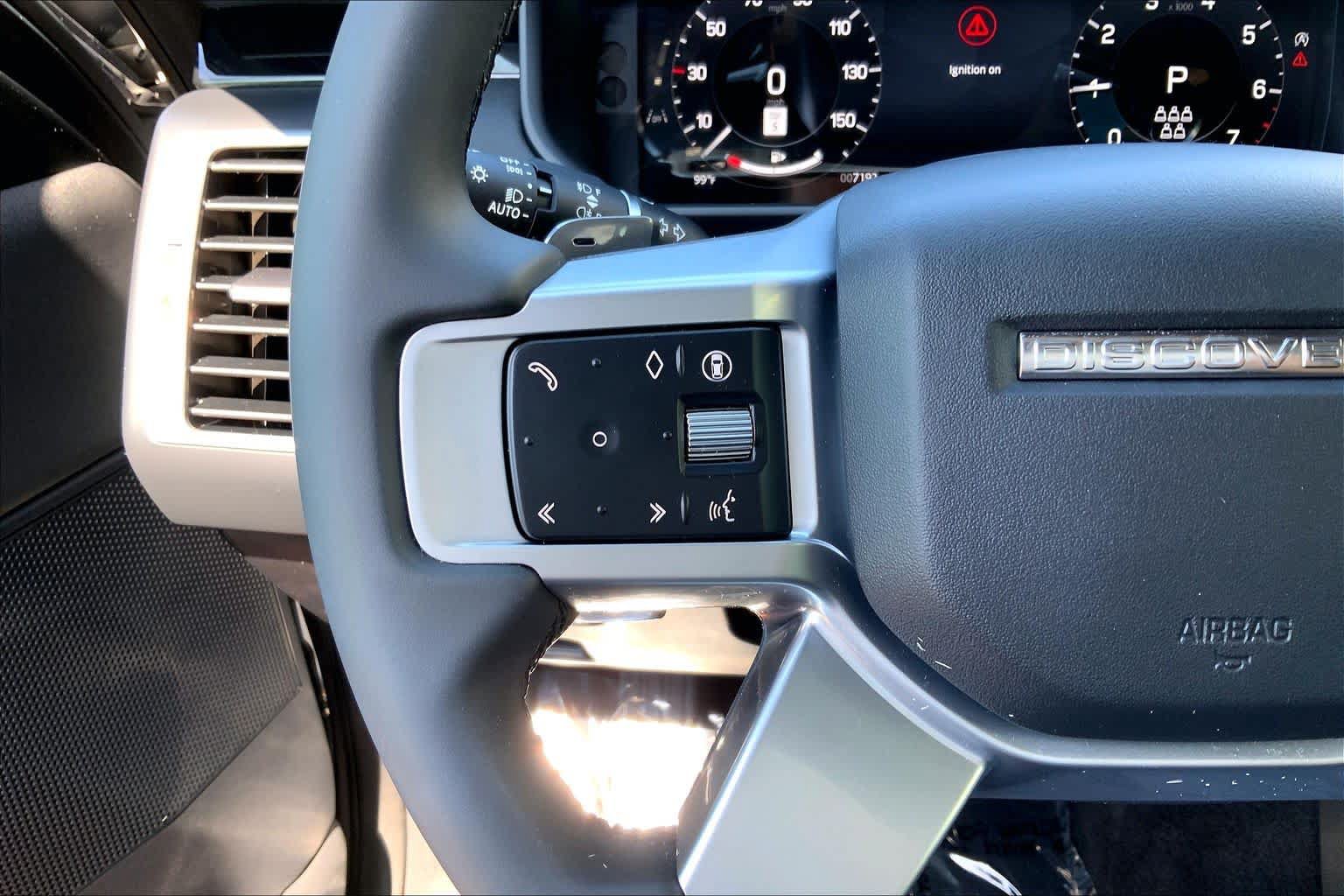 Used 2025 Land Rover Discovery S AWD/4WD image 22