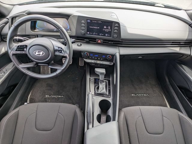 Used 2025 Hyundai Elantra Sport FWD image 13
