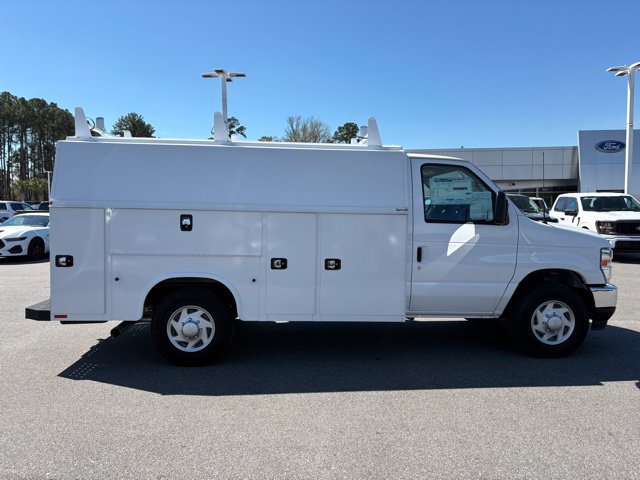New 2025 Ford E-350 and Econoline 350 Super Duty w/ Power Equipment Group RWD image 6