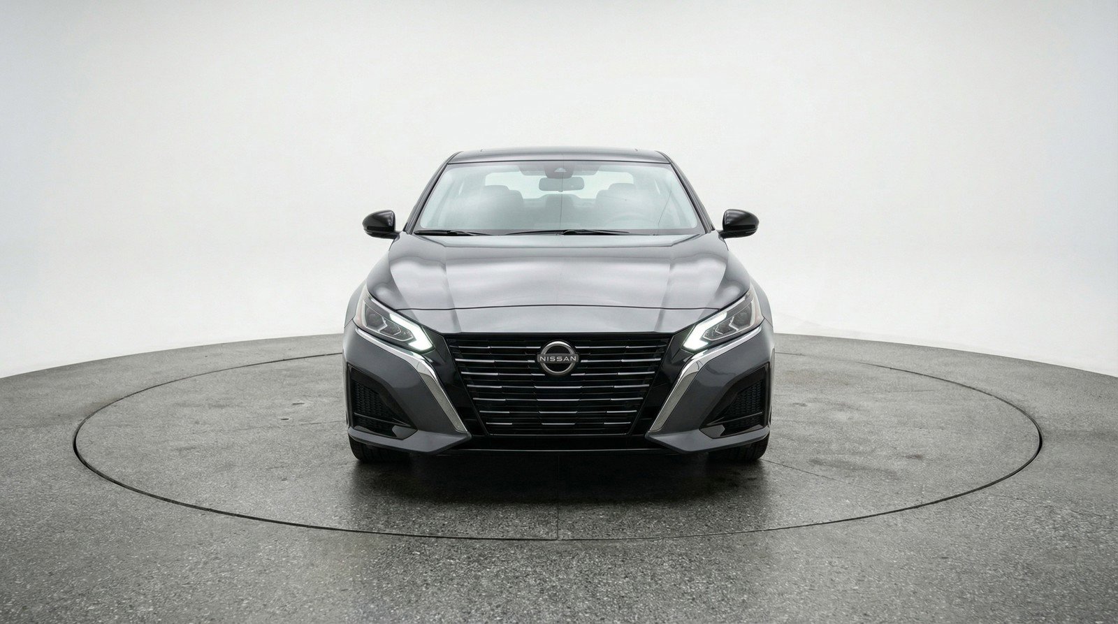 Used 2025 Nissan Altima 2.5 SV FWD image 2